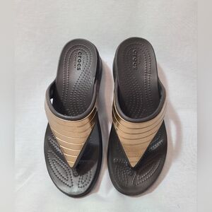 CROCS Woman's Sandals Monterey Metallic Strap Wedge Flip flop size 5